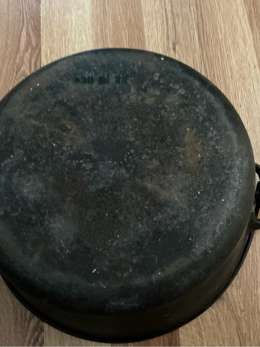 Seasoned Cast Iron Dutch Oven with Bail Handle - Black